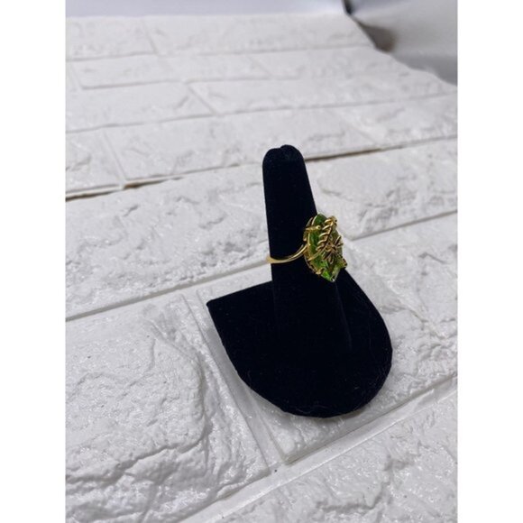 Chic Women’s  Dragonfly Leaf Oval Faux Gem Twist Finger Ring- Green and Gold - S - Picture 5 of 10